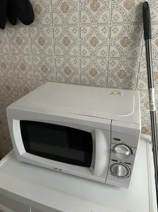 Nevera NUEVA menos de un año microondas