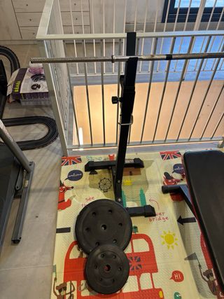 Banco de pesas y discos