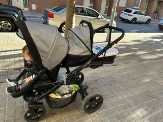 Carro gemelar o hermanos