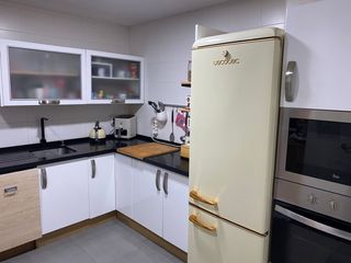 Cocina Completa Beige y Blanca