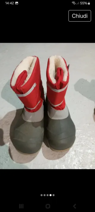 Stivali da neve rossi e grigi