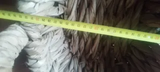 Cesta de mimbre tejida a mano