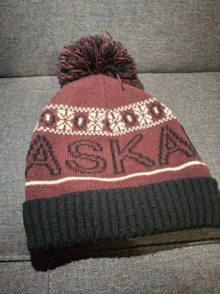 Set 3 cappellini invernali: nero, rosso, rosa