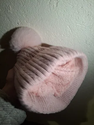 Set 3 cappellini invernali: nero, rosso, rosa