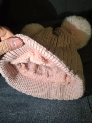 Set 3 cappellini invernali: nero, rosso, rosa