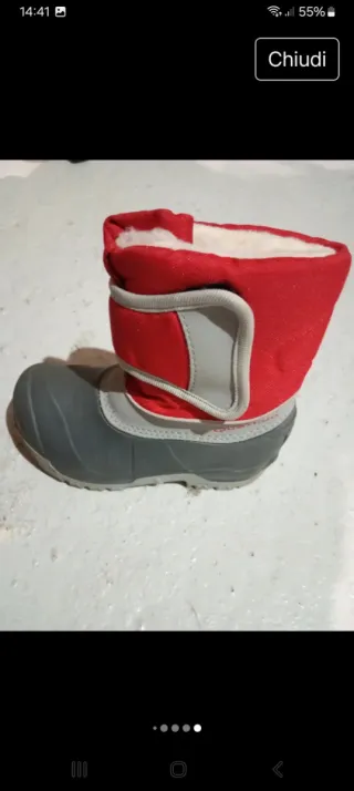 Stivali da neve rossi e grigi