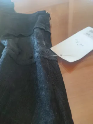 Falda negra con vuelo