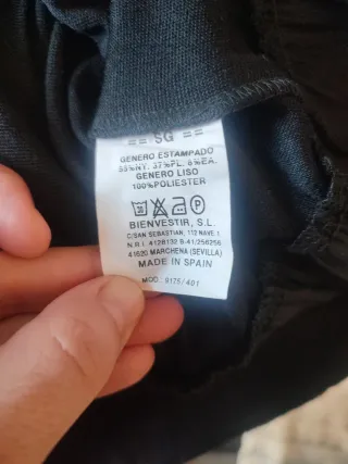 Falda negra con vuelo