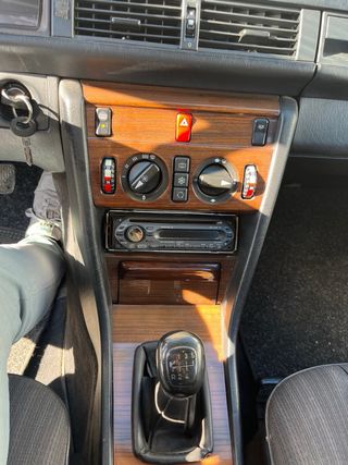 Mercedes-Benz 230E 1988