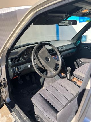 Mercedes-Benz 230E 1988