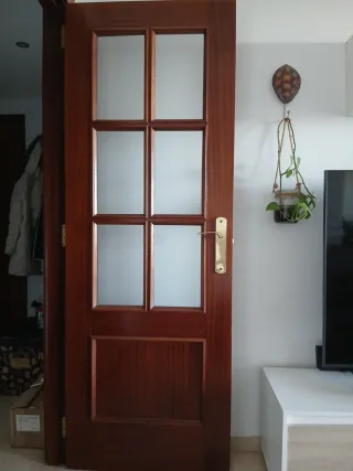 Puerta doble madera sapelly acristalada