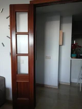 Puerta doble madera sapelly acristalada