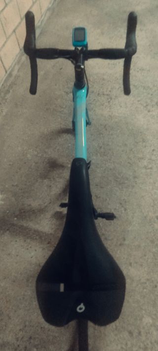 Bicicleta de carretera azul