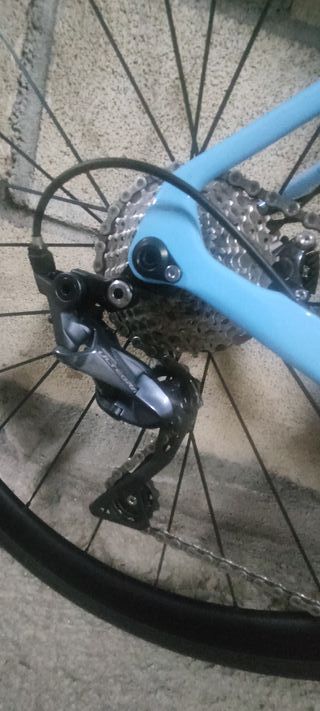 Bicicleta de carretera azul