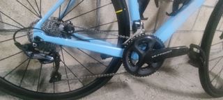 Bicicleta de carretera azul