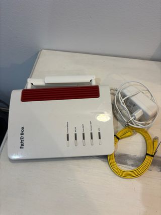 FRITZ! Box 6850 LTE Router. Como nuevo.