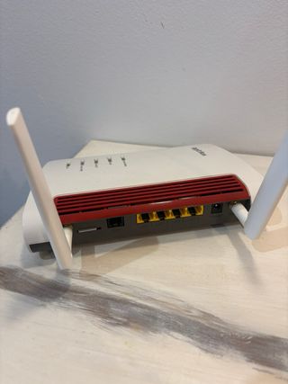 FRITZ! Box 6850 LTE Router. Como nuevo.