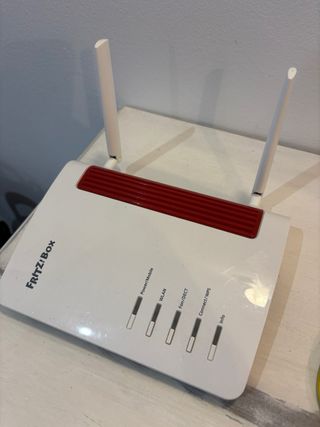 FRITZ! Box 6850 LTE Router. Como nuevo.