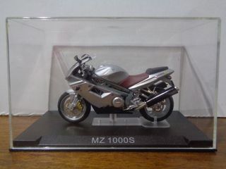 TRIUMPH TIGER 955I y OTRAS MAS  ( 1/24 )