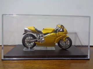 TRIUMPH TIGER 955I y OTRAS MAS  ( 1/24 )
