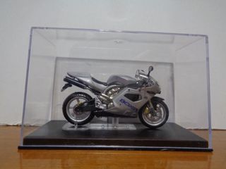 TRIUMPH TIGER 955I y OTRAS MAS  ( 1/24 )