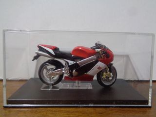 TRIUMPH TIGER 955I y OTRAS MAS  ( 1/24 )