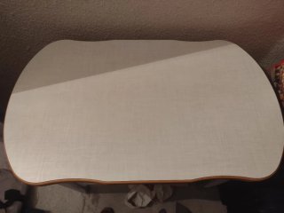 Mesa de cocina extensible blanca y naranja