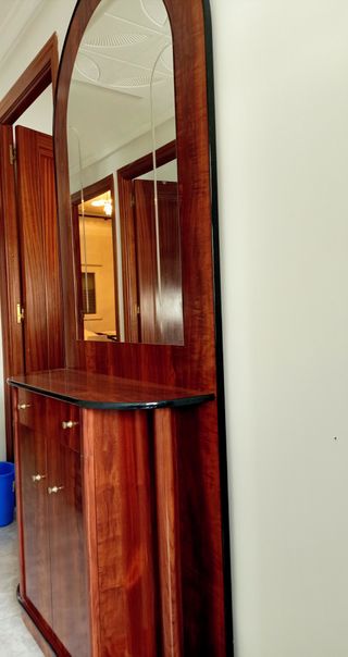 Mueble recibidor con espejo