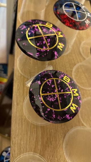 Emblema BMW Negro Morado Dorado