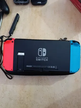 Nintendo Switch + 9 juegos + funda y accesorios