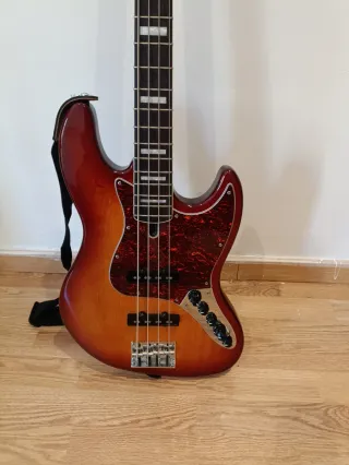 Bajo Eléctrico Marcus Miller Sunburst V7
