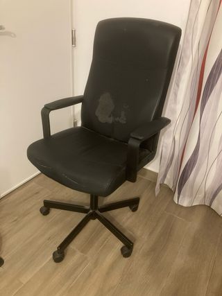 Silla de oficina negra