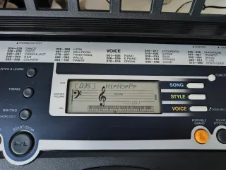 Teclado Yamaha YPT 210.