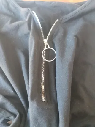 Blusa negra con lentejuelas