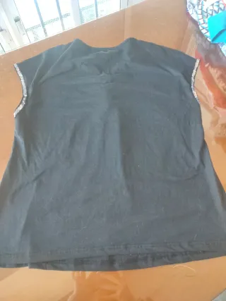 Blusa negra con lentejuelas