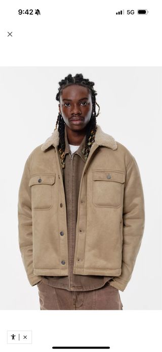 Chaqueta Pull&Bear beige/camel con etiquetas.