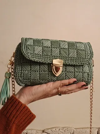 Pochette con tracolla oro e verde
