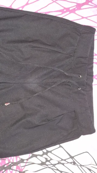 Pantalón pirata negro sin estrenar