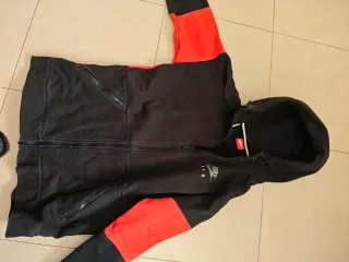 Chaqueta Adidas Negra y Roja