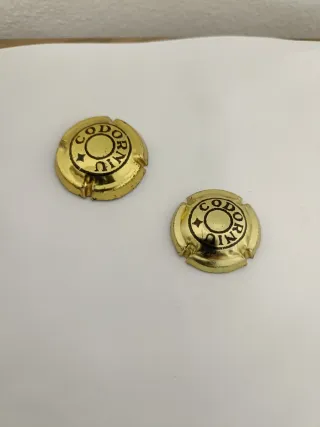 Lote2chapas antiguas Codorniu (2,5cm y3cm)