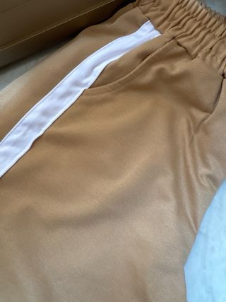 Maglia con bottoni beige