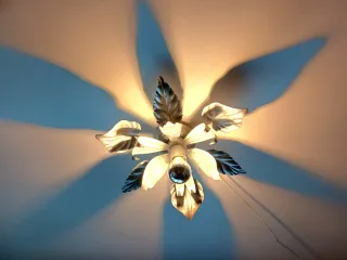 Lámpara Floral  metal  bombilla led Efecto Sombra