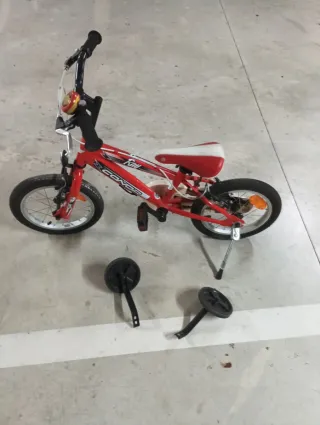 Bicicleta infantil roja