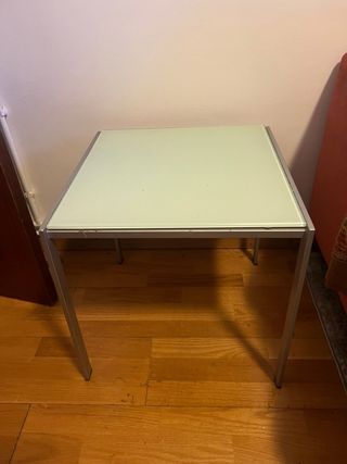 Mesa auxiliar cristal y metal