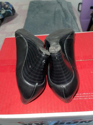 Zapatos negros Via Uno