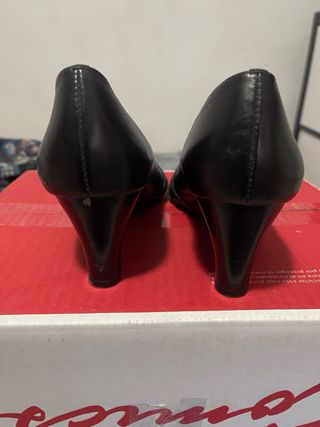 Zapatos negros Via Uno