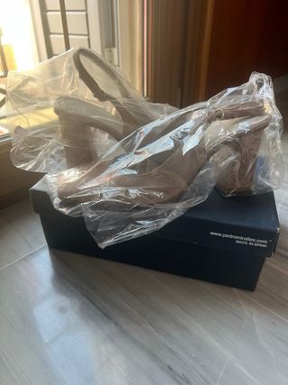 Tacones Pedro Miralles Beige y Dorado