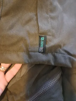 Abrigo técnico Hart verde oliva