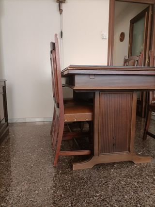 Mesa comedor vintage con cristal protector