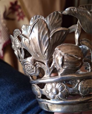 Antigua corona plata virgen flores